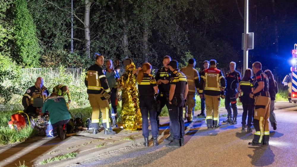 Auto belandt in water bij Westelijk Havengebied, bestuurder aangehouden