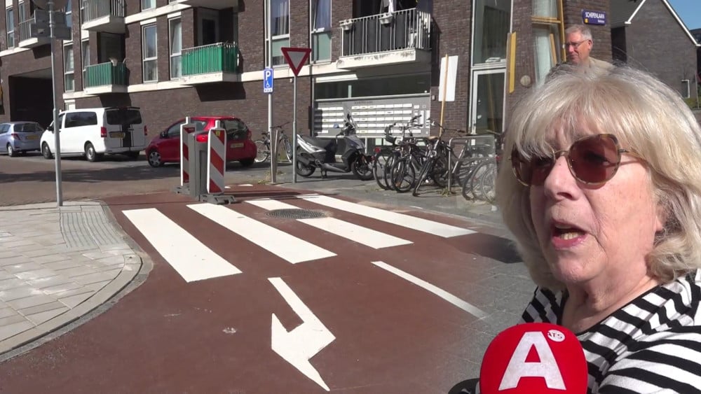 Gemeente plaatst prullenbak midden op fietspad: "Ik vind me dit een giller, typisch Noord"