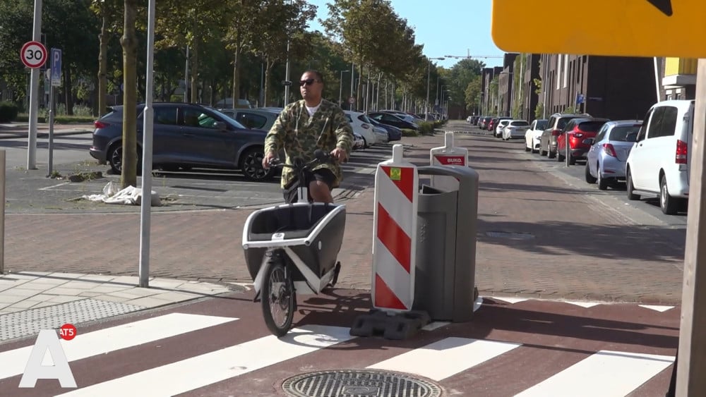 Gemeente haalt fietspad-prullenbak alweer weg: "Mede door ophef"
