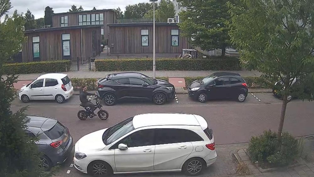 Jongen (13) hardhandig beroofd van fatbike in Diemen, politie deelt beelden verdachte