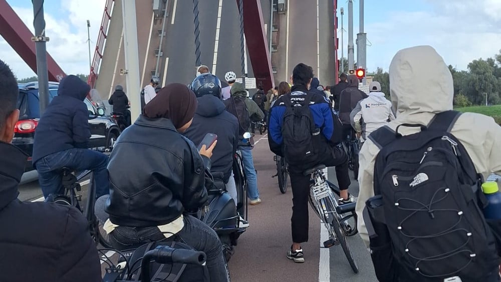 Storing met Schellingwouderbrug zorgde halfuur lang dat Noord onbereikbaar was voor fietsers