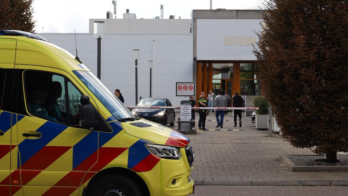 Gewonde na steekpartij bij coffeeshop Sloterdijk, politie zoekt verdachte