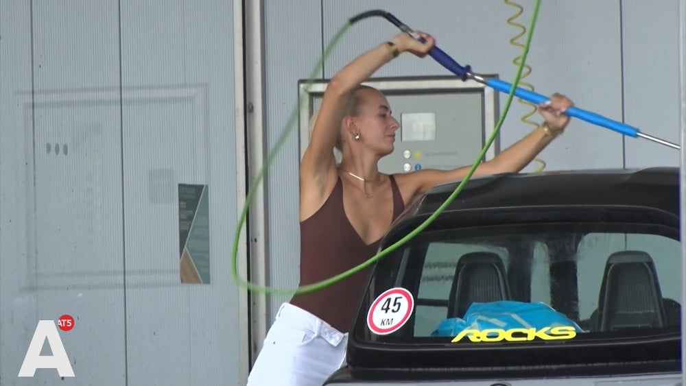 Damsko speurt naar verhalen bij de pomp in serie 'Pitstop'