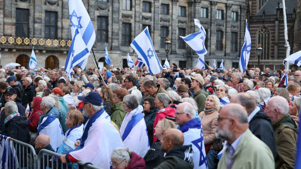 Grote opkomst bij Israëlmanifestatie op de Dam, 13 aanhoudingen verricht