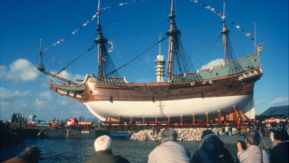 Meterslang 17e-eeuws schip Batavia te zien tijdens tocht naar NDSM-werf