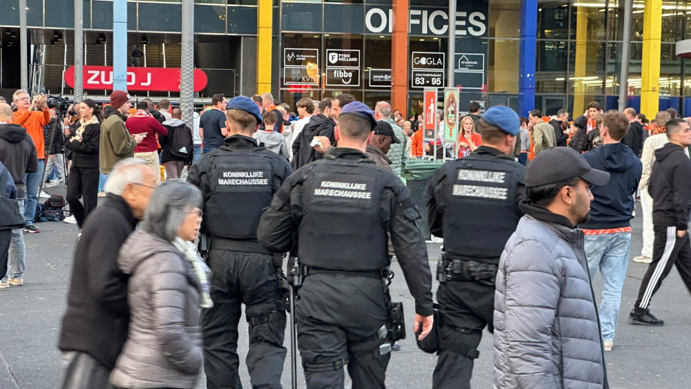 Opvallend: naast ME ook Marechausse rondom Nederland-Duitsland