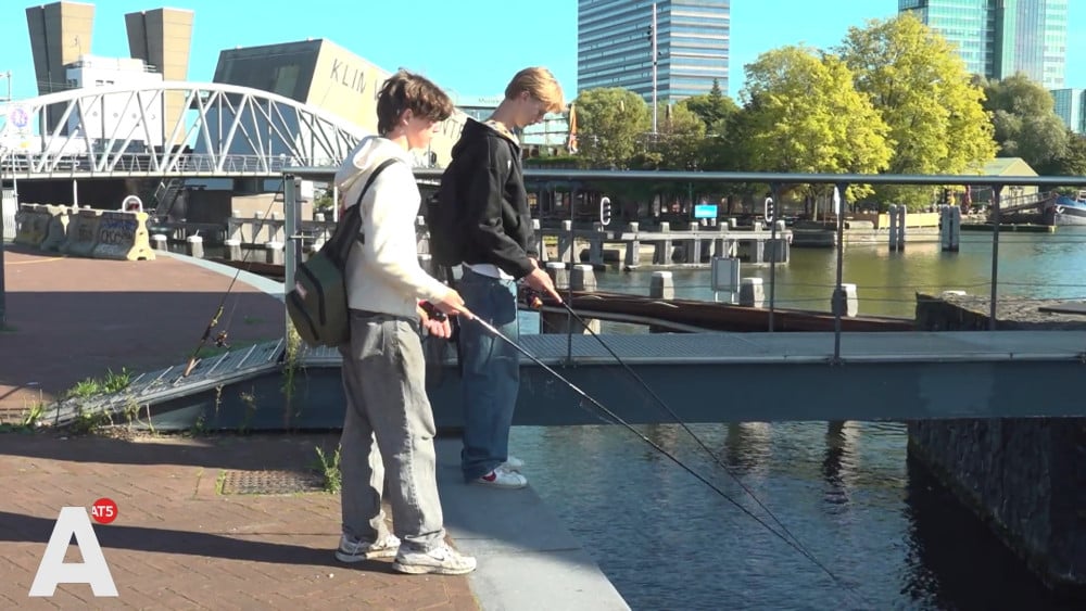 Veel jongeren aan het vissen: "In de roofviswereld staan we bekend als Zanderdam"