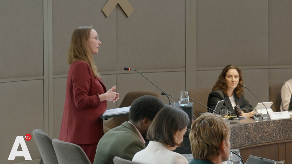 Wethouder deelt zorgen over dakloze moeders na sluiting inloophuis: "Maar nog veel onduidelijk"