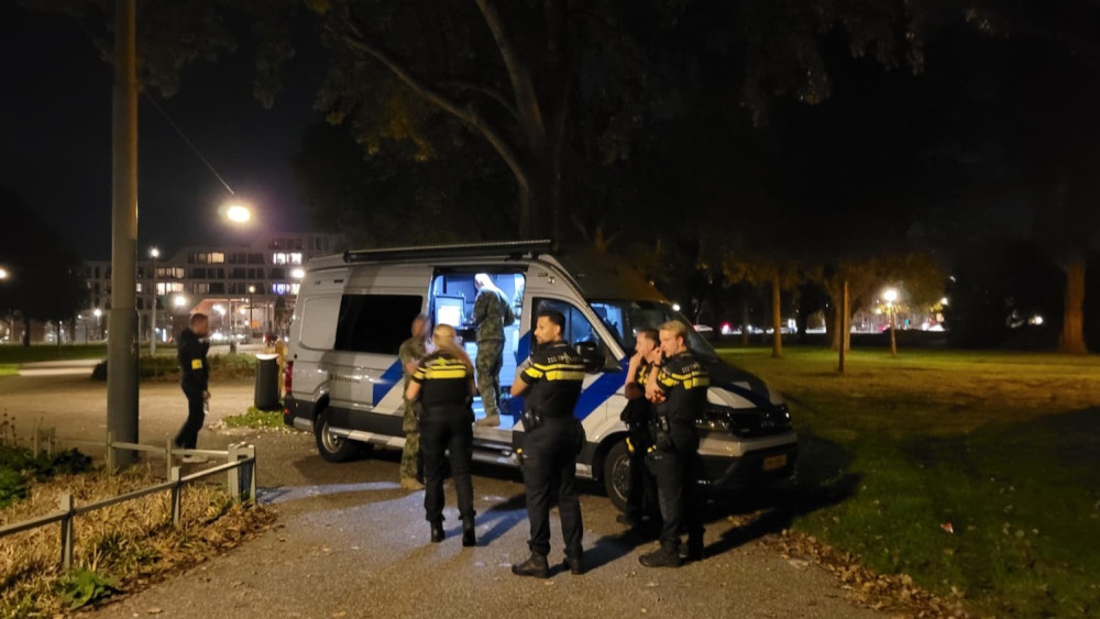 Bezoeker Stadspark Osdorp ziet tasje met cobra en fles, EOD opgeroepen