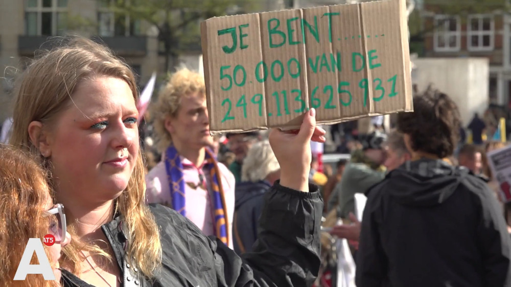 Honderden mensen protesteren in Amsterdam voor betaalbare huur