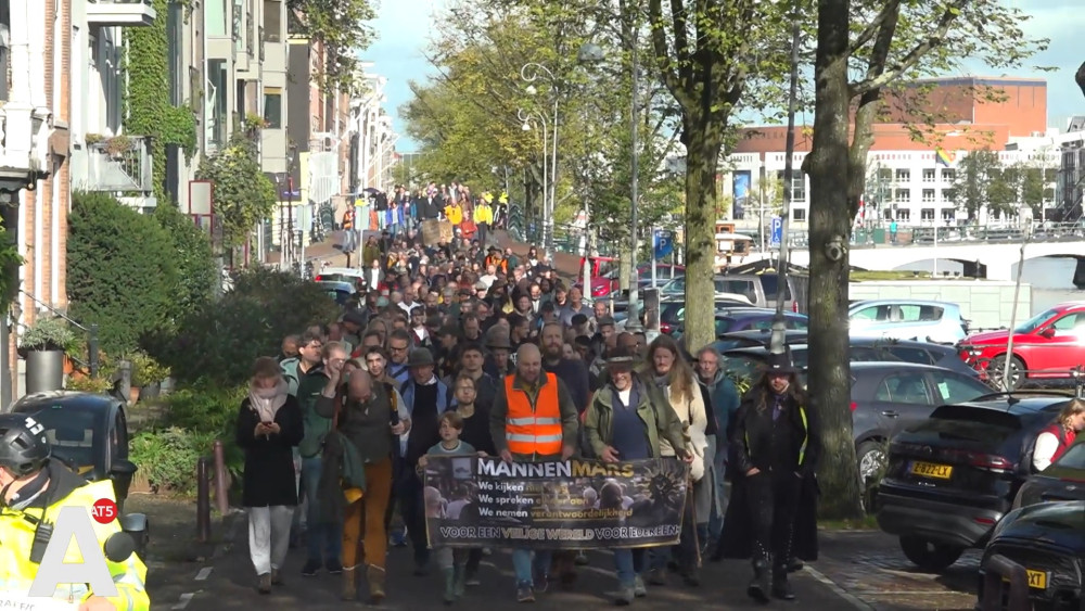 "Manosphere is mega skeer": mannen lopen mars tegen vrouwengeweld
