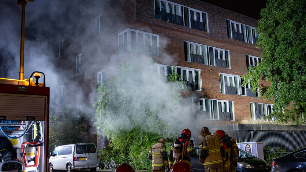 Relationeel conflict mogelijk aanleiding voor brand in garage Nieuw-West, 26-jarige man aangehouden