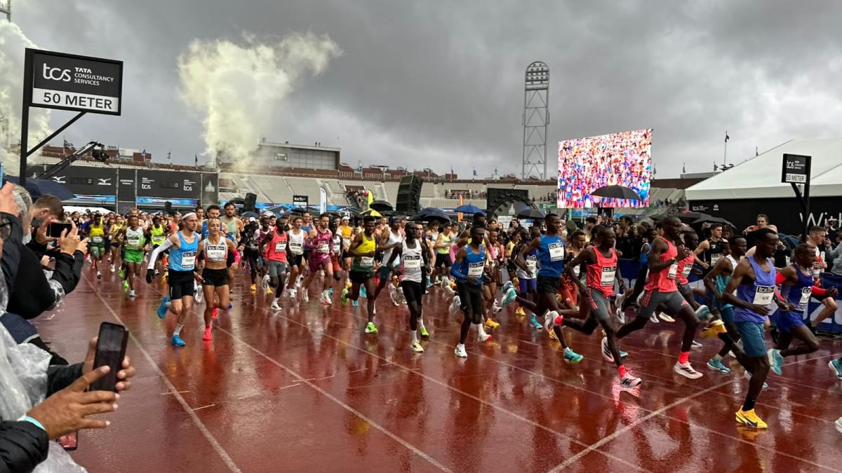 Kijk terug: tienduizenden rennen Amsterdam Marathon