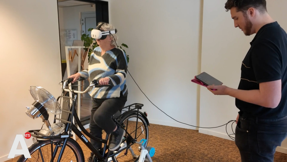 Onderzoek met VR-bril hoe fietsroutes worden beleefd: ''We willen dat vrouwen zich veilig voelen''