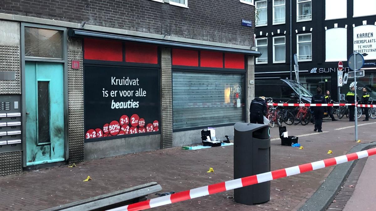 Explosion damages building on Kinkerstraat, part of street cordoned off